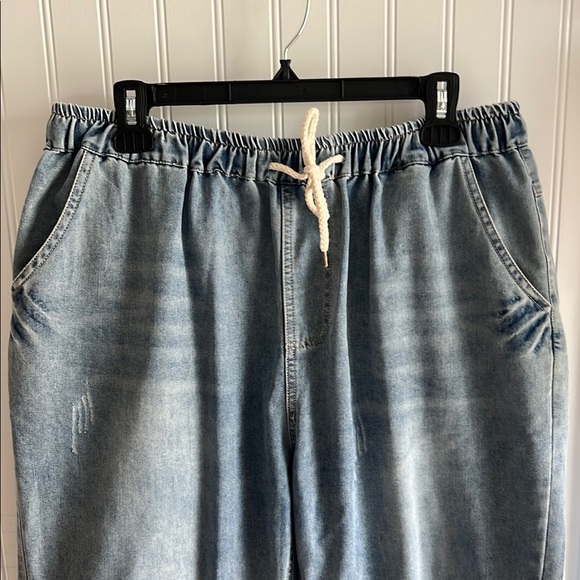 Casual Blue Denim Cropped Jeans - Picture 2 of 4